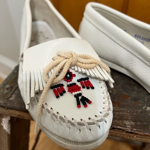 Minnetonka moccasins - Picture 3 of 4